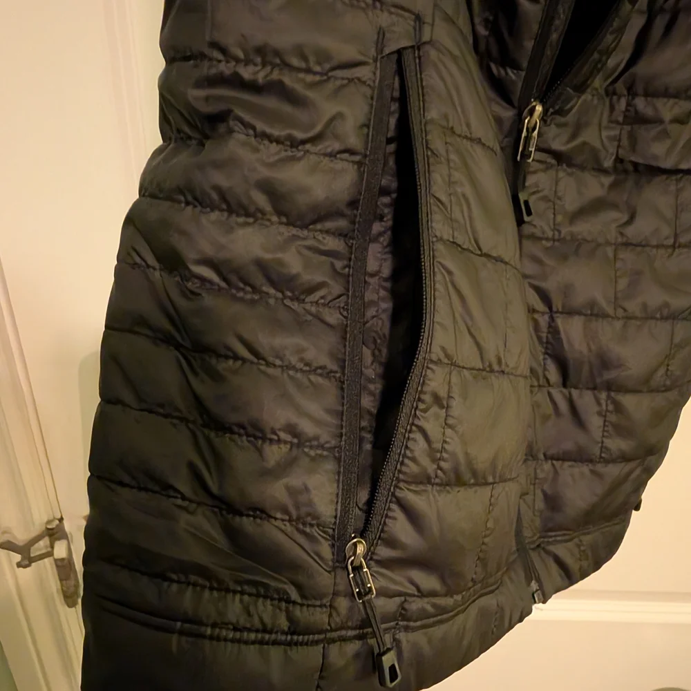 Patagonia Women's Black Quilted Vest - Picture 7 of 8